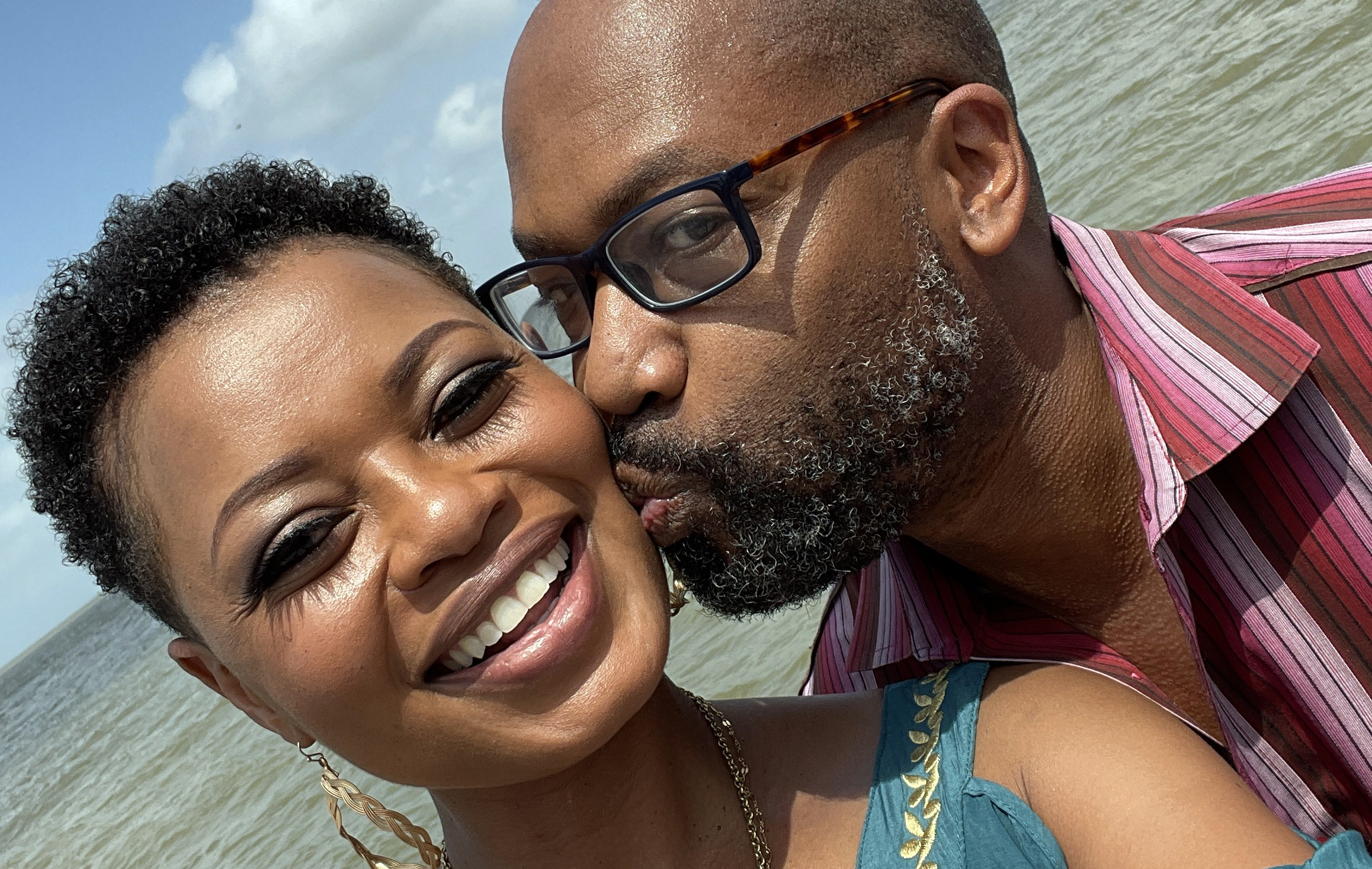 3 kisses couples should avoid